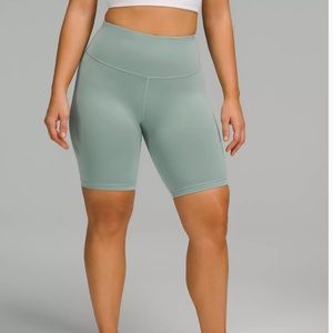 NWT Wunder train 8” short contour fit